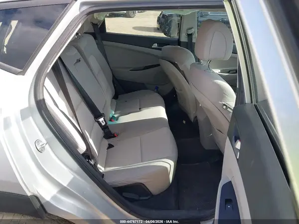 KM8J3CA44HU398487 2017 HYUNDAI TUCSON - Image 8