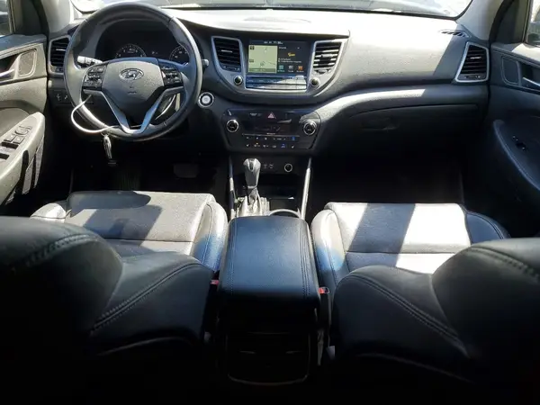 KM8J3CA44HU411044 2017 HYUNDAI TUCSON - Image 8