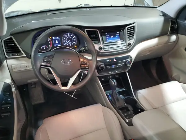 KM8J3CA44HU437627 2017 HYUNDAI TUCSON - Image 8