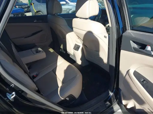 KM8J3CA44HU479361 2017 HYUNDAI TUCSON - Image 8