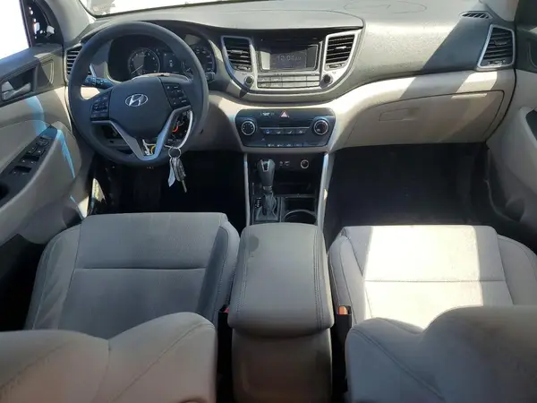 KM8J3CA44HU483815 2017 HYUNDAI TUCSON - Image 8