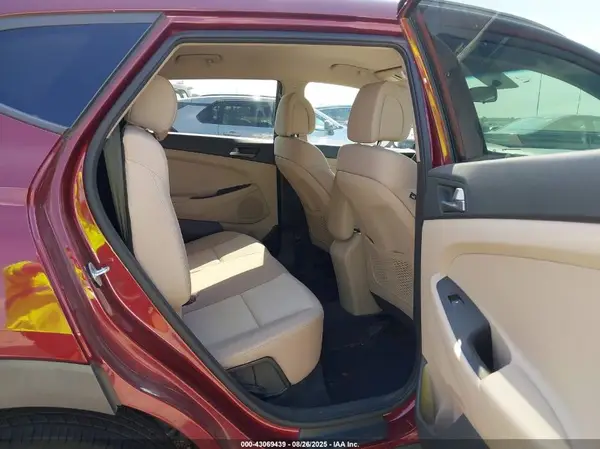 KM8J3CA44HU485970 2017 HYUNDAI TUCSON - Image 8