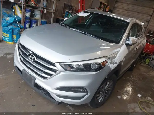KM8J3CA44HU506008 2017 HYUNDAI TUCSON - Image 2