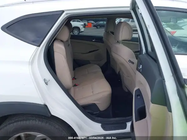 KM8J3CA44HU511581 2017 HYUNDAI TUCSON - Image 8