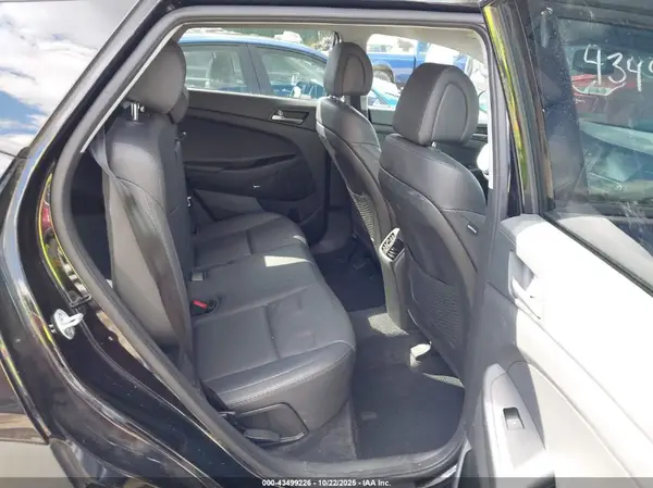 KM8J3CA44HU519180 2017 HYUNDAI TUCSON - Image 8