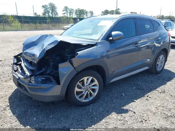 KM8J3CA44HU574874 2017 HYUNDAI TUCSON - Image 2