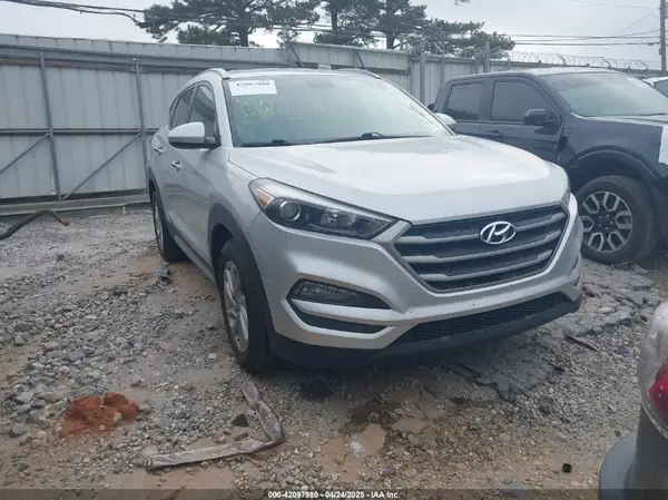 KM8J3CA44HU585714 2017 HYUNDAI TUCSON - Image 1