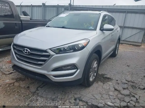 KM8J3CA44HU585714 2017 HYUNDAI TUCSON - Image 2