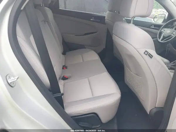 KM8J3CA44HU585714 2017 HYUNDAI TUCSON - Image 8