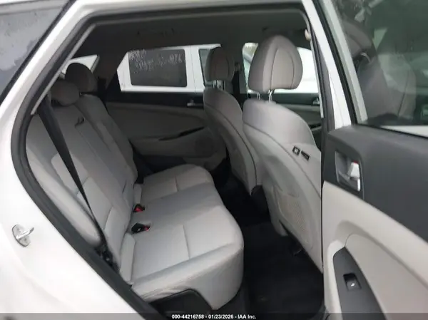 KM8J3CA44JU613386 2018 HYUNDAI TUCSON - Image 8