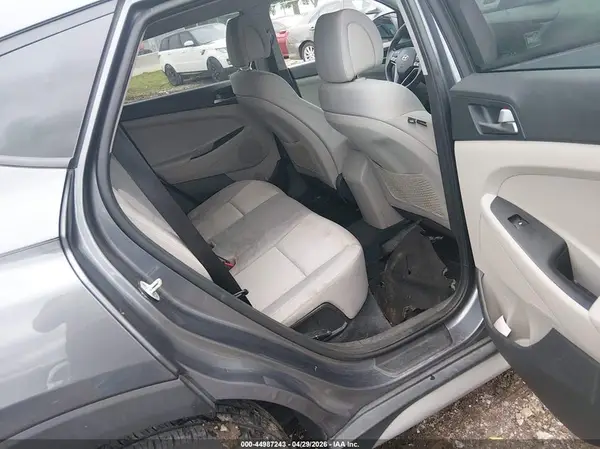KM8J3CA44JU638711 2018 HYUNDAI TUCSON - Image 8