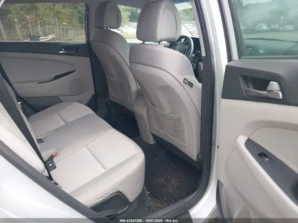KM8J3CA44JU641947 2018 HYUNDAI TUCSON - Image 8