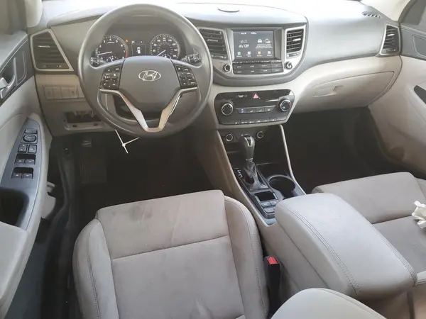 KM8J3CA44JU644122 2018 HYUNDAI TUCSON - Image 8