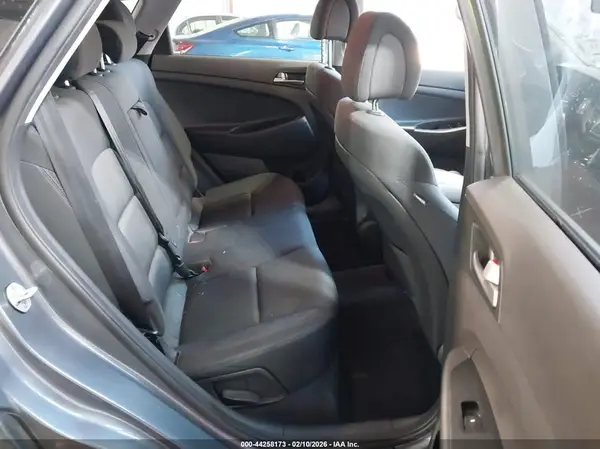 KM8J3CA44JU644475 2018 HYUNDAI TUCSON - Image 8