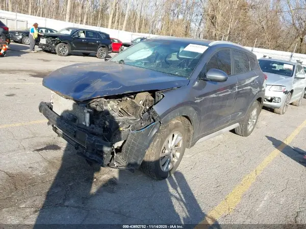 KM8J3CA44JU660868 2018 HYUNDAI TUCSON - Image 2