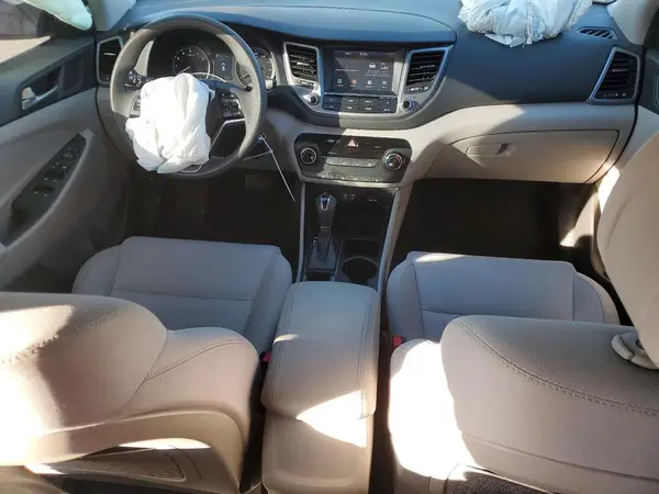 KM8J3CA44JU660885 2018 HYUNDAI TUCSON - Image 8