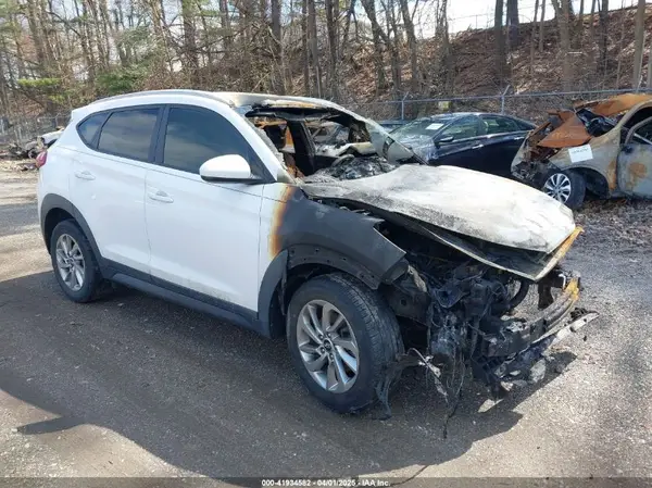 KM8J3CA44JU667772 2018 HYUNDAI TUCSON - Image 1