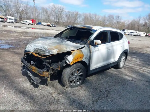 KM8J3CA44JU667772 2018 HYUNDAI TUCSON - Image 2