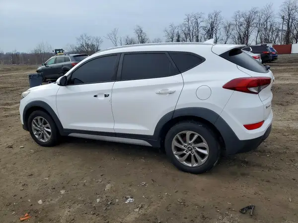 KM8J3CA44JU670641 2018 HYUNDAI TUCSON - Image 2