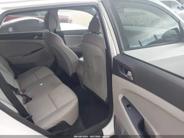 KM8J3CA44JU674527 2018 HYUNDAI TUCSON - Image 8