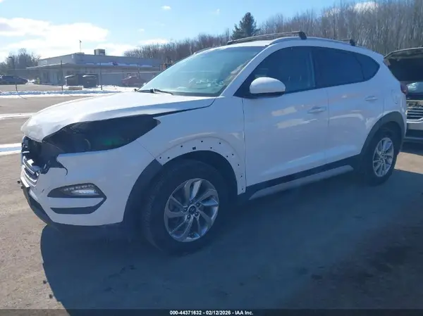 KM8J3CA44JU676844 2018 HYUNDAI TUCSON - Image 2