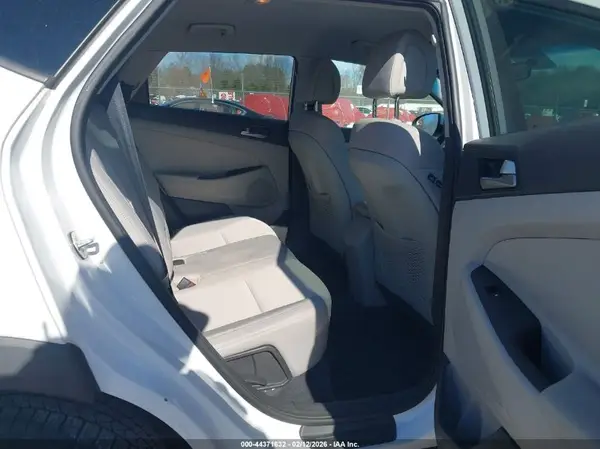 KM8J3CA44JU676844 2018 HYUNDAI TUCSON - Image 8
