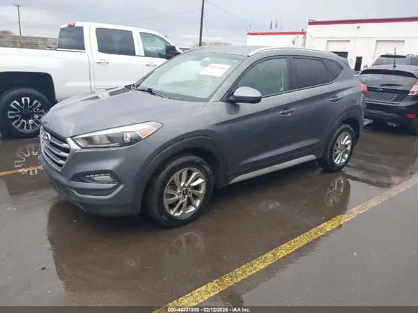 KM8J3CA44JU678559 2018 HYUNDAI TUCSON - Image 2