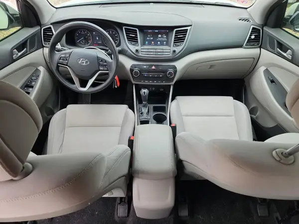KM8J3CA44JU684295 2018 HYUNDAI TUCSON - Image 8