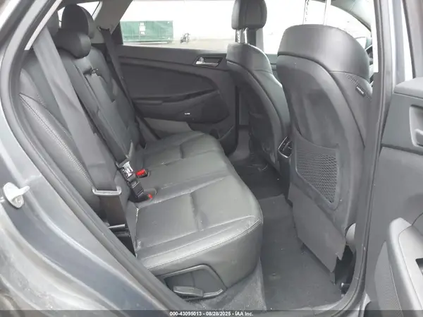 KM8J3CA44JU704304 2018 HYUNDAI TUCSON - Image 8