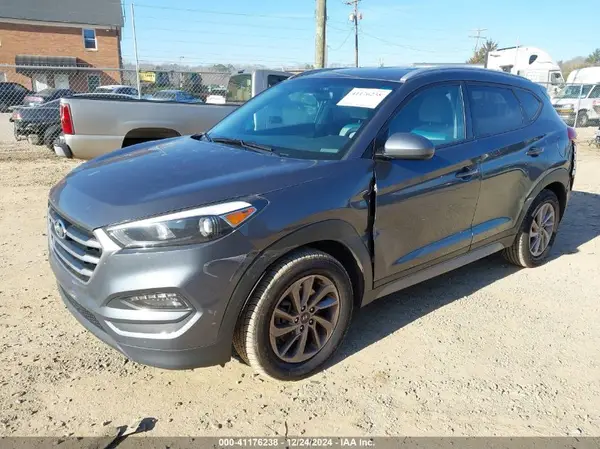 KM8J3CA44JU728411 2018 HYUNDAI TUCSON - Image 2