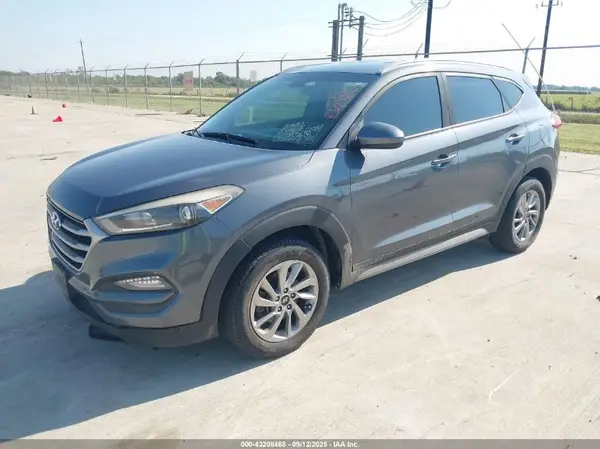 KM8J3CA44JU732815 2018 HYUNDAI TUCSON - Image 2