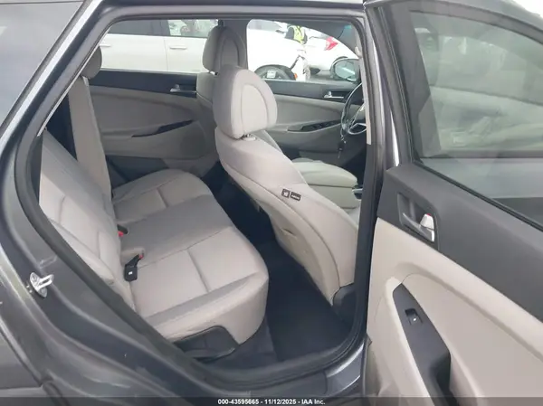 KM8J3CA44JU735889 2018 HYUNDAI TUCSON - Image 8