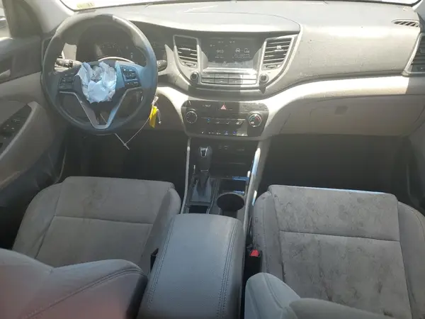KM8J3CA44JU738050 2018 HYUNDAI TUCSON - Image 8