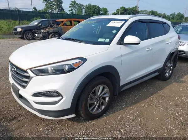 KM8J3CA44JU739361 2018 HYUNDAI TUCSON - Image 2