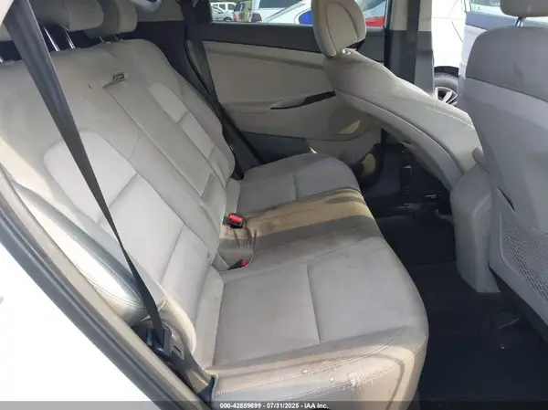 KM8J3CA44JU739361 2018 HYUNDAI TUCSON - Image 8