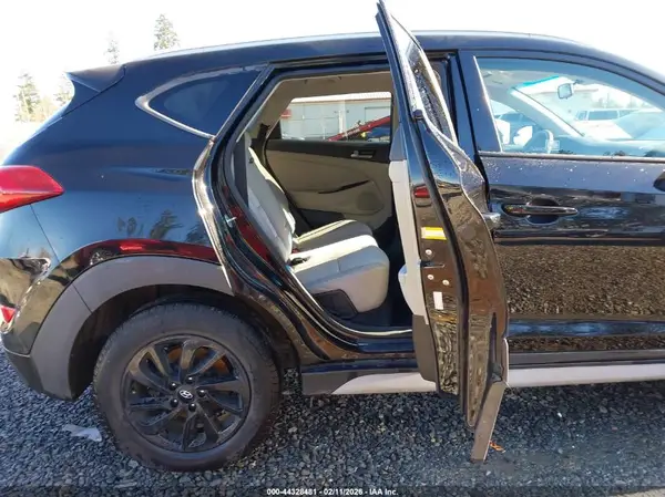 KM8J3CA44JU743460 2018 HYUNDAI TUCSON - Image 8