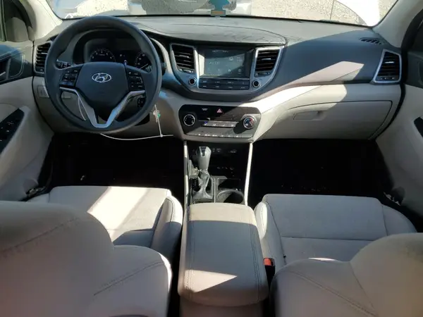 KM8J3CA44JU743796 2018 HYUNDAI TUCSON - Image 8