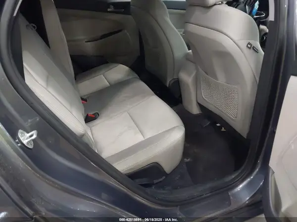KM8J3CA44JU746455 2018 HYUNDAI TUCSON - Image 8