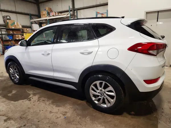 KM8J3CA44JU748187 2018 HYUNDAI TUCSON - Image 2