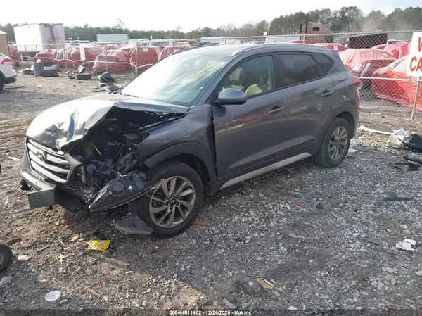 KM8J3CA44JU748478 2018 HYUNDAI TUCSON - Image 2