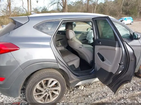 KM8J3CA44JU748478 2018 HYUNDAI TUCSON - Image 8