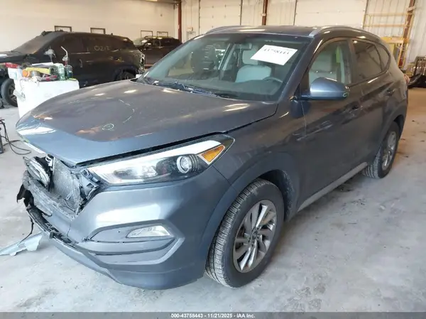 KM8J3CA44JU753681 2018 HYUNDAI TUCSON - Image 2