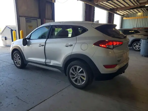 KM8J3CA44JU760484 2018 HYUNDAI TUCSON - Image 2