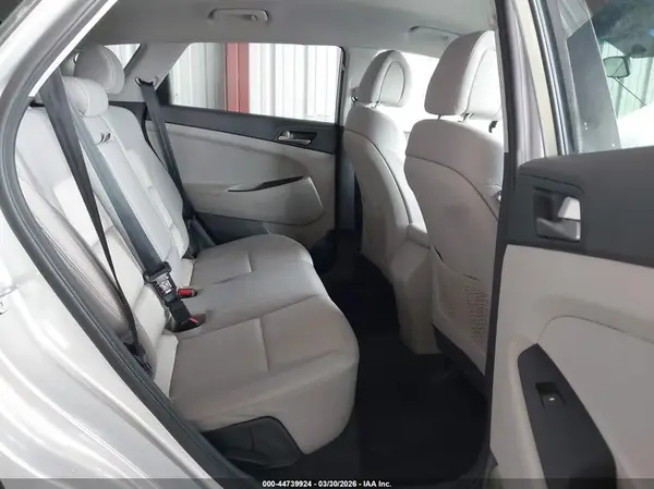 KM8J3CA44JU764907 2018 HYUNDAI TUCSON - Image 8