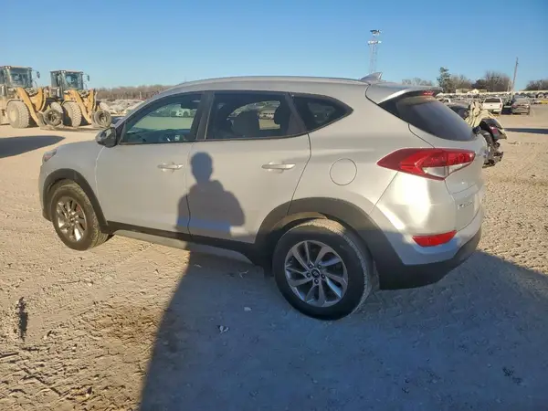 KM8J3CA44JU771291 2018 HYUNDAI TUCSON - Image 2