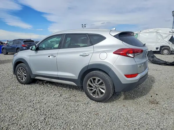 KM8J3CA44JU773039 2018 HYUNDAI TUCSON - Image 2