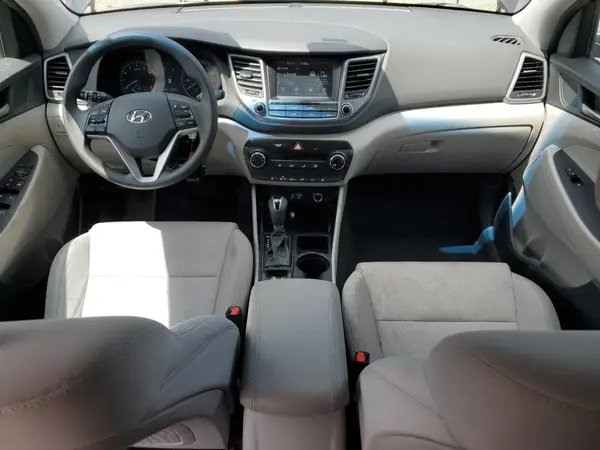 KM8J3CA44JU773137 2018 HYUNDAI TUCSON - Image 8