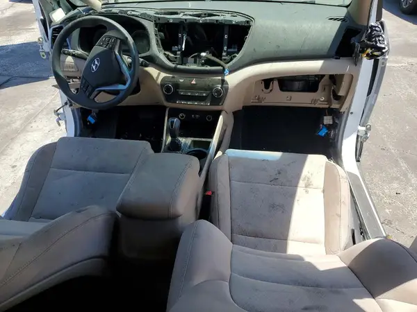 KM8J3CA44JU773591 2018 HYUNDAI TUCSON - Image 8