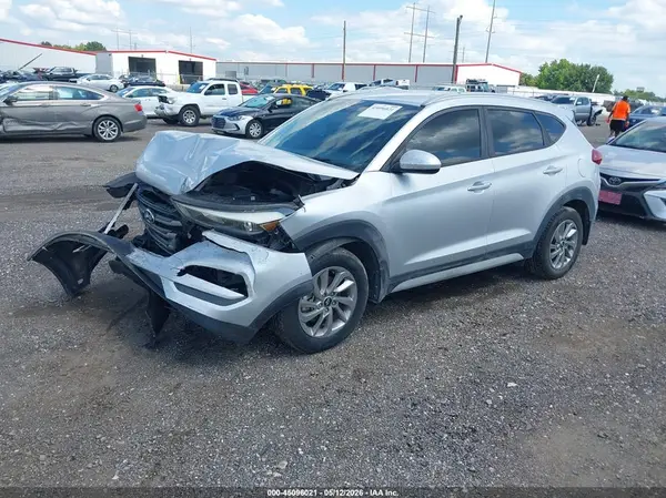 KM8J3CA44JU778662 2018 HYUNDAI TUCSON - Image 2