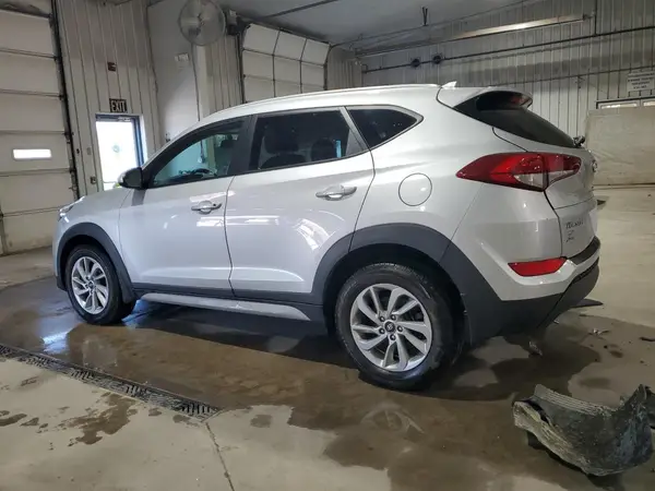 KM8J3CA44JU831568 2018 HYUNDAI TUCSON - Image 2